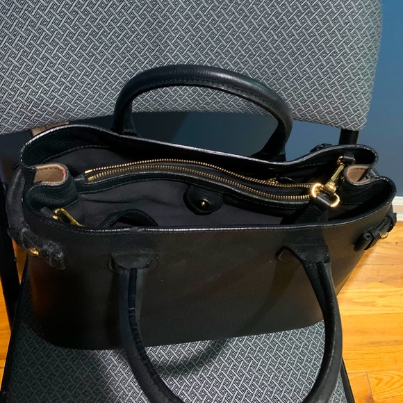 Burberry Derby Large Tote with Detachable Strap - Picture 6 of 7